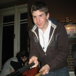 YouGend spielt Billard